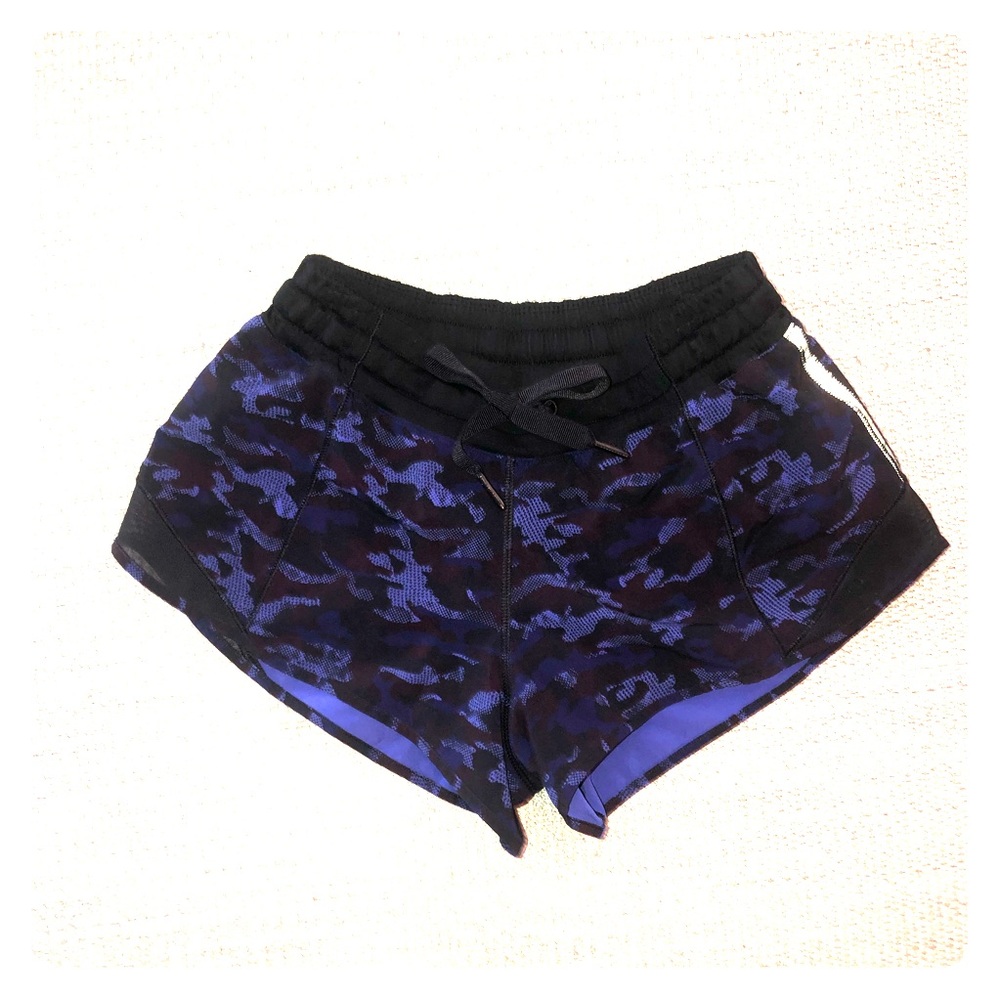 SOLD Lululemon hotty hot short size 4 2.5” inseam